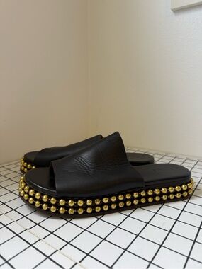 chloé black and gold sawyer studded slides, size 37 🖤
